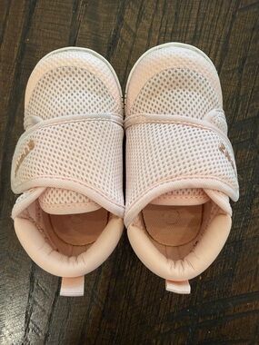Stonz Baby Shoes Size 6